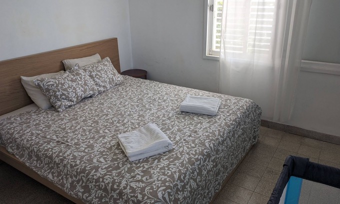 Gesher HaZiv Apartamento | Cozy Kibbutz Apt 5 Minutes From Achziv Beautiful Beach
