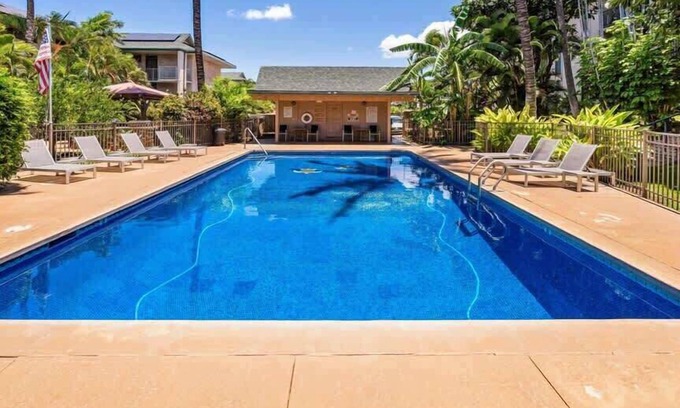 Kihei Condominio | Sunset Haven: Elegant Beachfront Maui Retreat