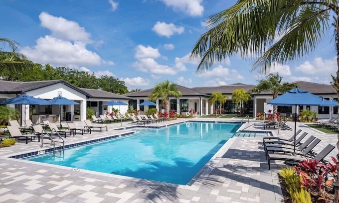 Southeast Orlando Apartamento | Cozy King Bed, Resort Amenities & Pet-Friendly