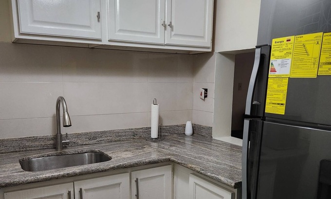 Beverly Hills Apartamento | Cozy Kingston Getaway Ideally located