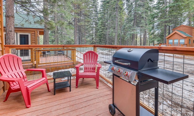 Lake Almanor Peninsula Cabina | Cozy Lake Almanor Cabin, Outdoor Adventures Galore