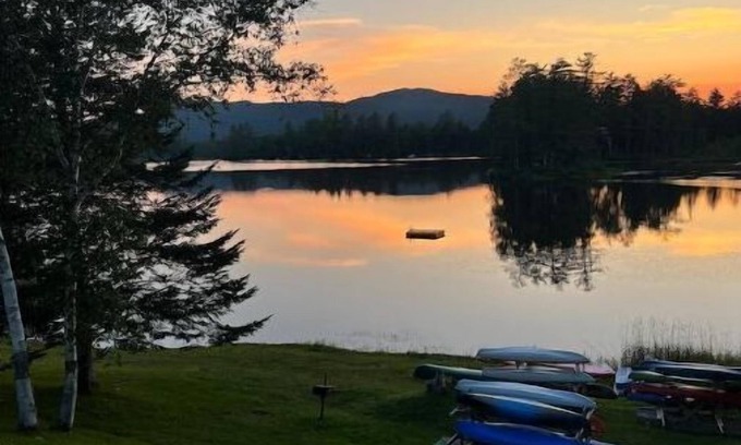 Whitefield Cabina | Cozy Lake Cabin Kayak White Mountains Firepit bbq Fish Ski Santas Village Hike