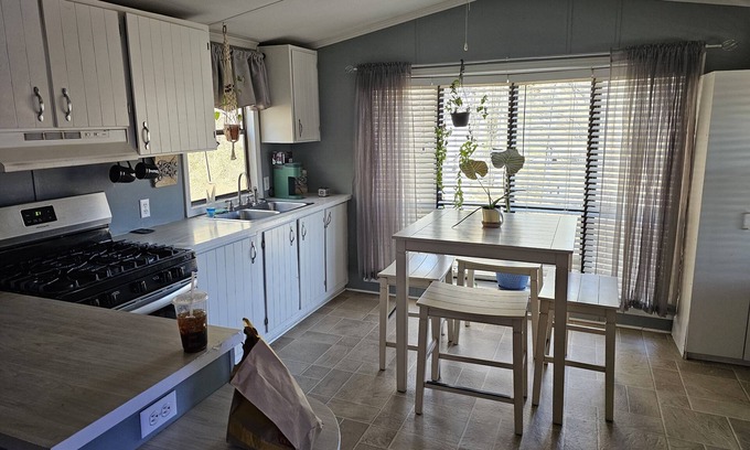 Valley Casa | Cozy lake camp Prince's lodge. On Lake Harding. Pet friendly.
