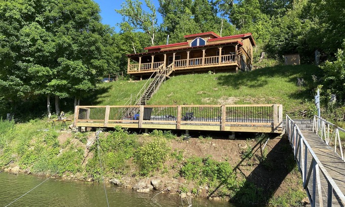 Stover Cabina | Cozy Lake-front Log Cabin in a large quiet cove w/ Kayaks