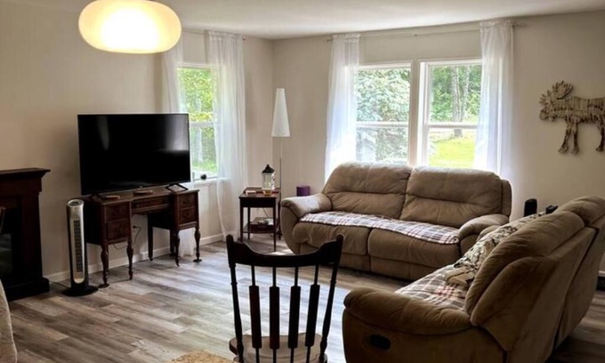 North Lake George Cabina | Cozy Lake George Cabin Swim in the summer and ski in the winter !