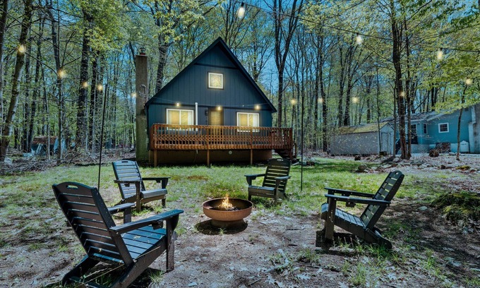 Pocono Lake Chalet De Esquí | Cozy Lake Getaway: Walk to Beach & Playground