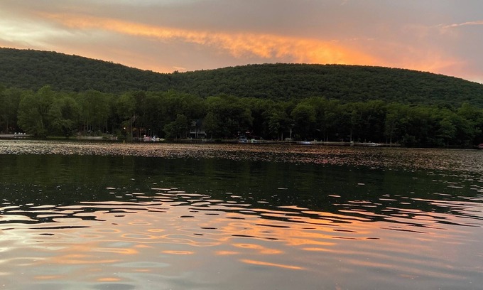 Nesquehoning Casa | Cozy Lake Hauto Retreat, 3 Bedroom + Loft, Close to Jim Thorpe
