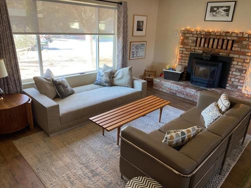 Clear Lake Casa | Cozy lake home with indoor fireplace & dock