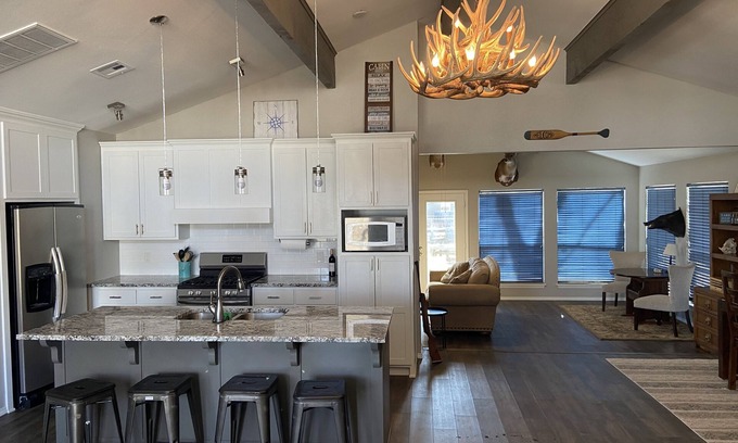 Wagoner Casa | Cozy lake home with fire pit at Fort Gibson Lake!!