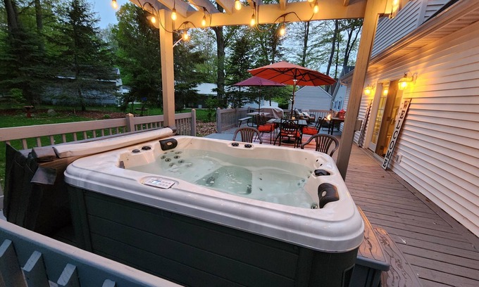 Lake City Casa | Cozy Lake House Hideaway w/hot tub