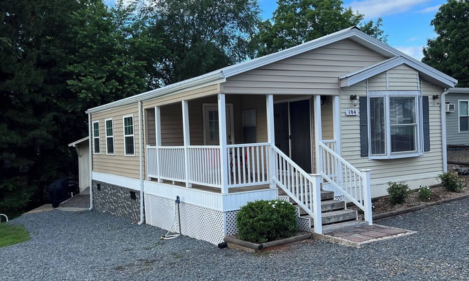 New London Casa | Cozy lake house in Badin Shores Resort!