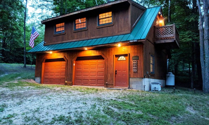 Elmira Cabina | Cozy Lake House