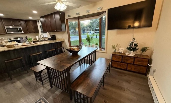 Auburndale Casa | Cozy lake house vacation retreat close to Orlando theme parks and beaches!