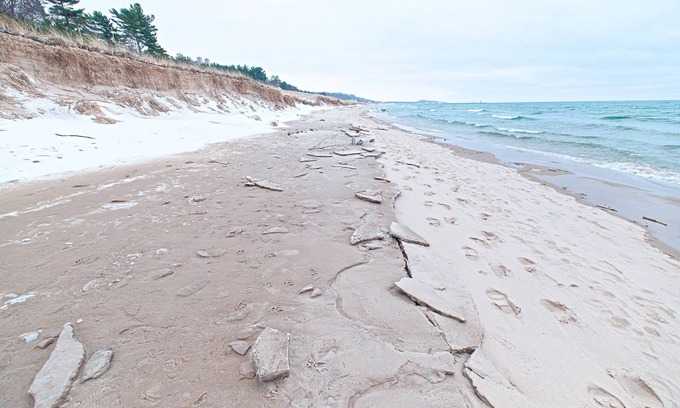 Onekama Cabaña | Cozy Lake Michigan cottage with spectacular views