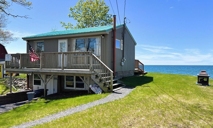 Maple View Cabaña | Cozy LAKE ONTARIO WATERFRONT COTTAGE with Breathtaking Views!