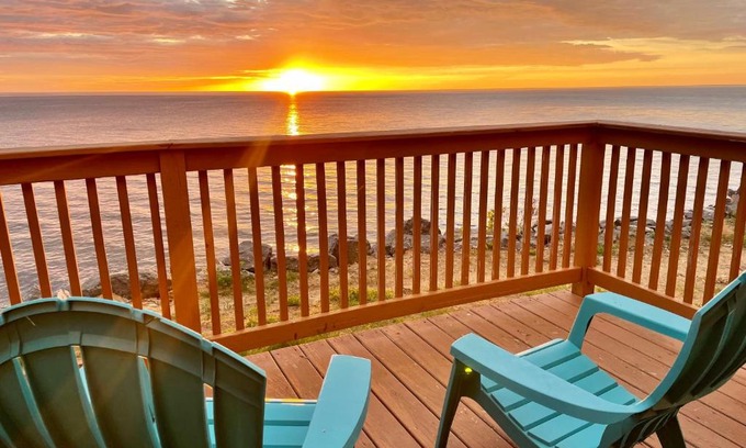 Pulaski Casa | Cozy LAKE ONTARIO WATERFRONT Breathtaking Views!