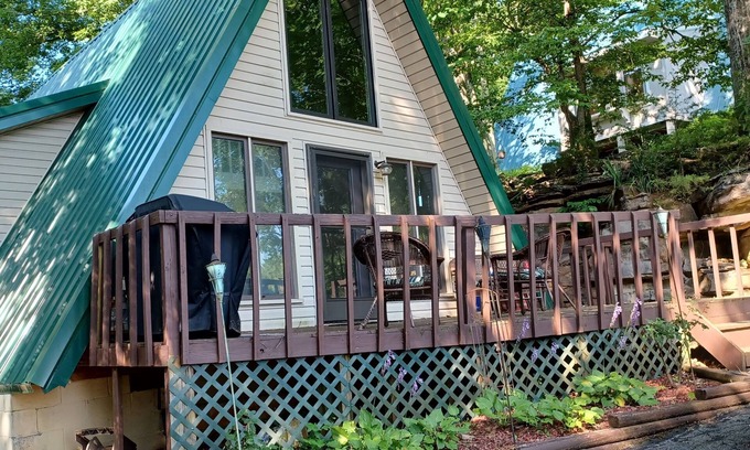 Celina Cabaña | Cozy Lake Themed A-frame by Dale Hollow Lake FALL SPECIAL - Price reduced by 25%