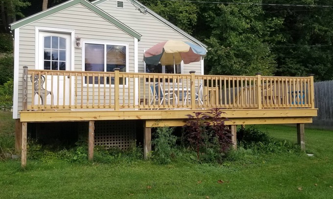 Hubbardton Casa | Cozy Lake View House