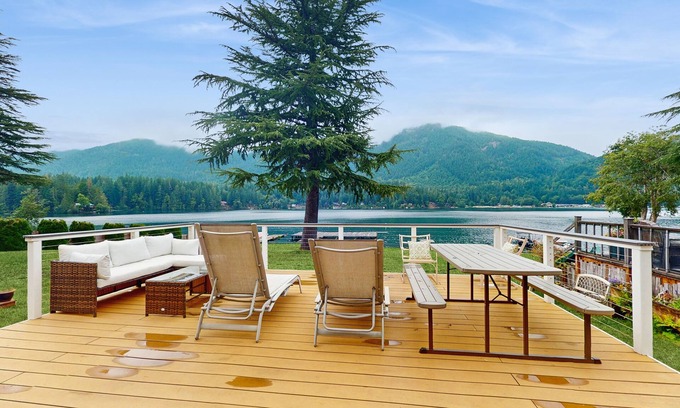 Port Angeles Casa | Cozy Lakefront Cabin on Lake Sutherland – A Peaceful Lakefront Getaway