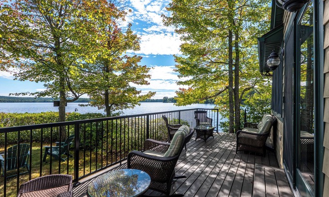 Raymond Cabina | Cozy Lakefront Cabin-Private Dock-Kayaks-Firepit