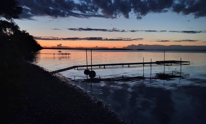 Onamia Cabina | Cozy lakefront cabin + private dock and power boat lift
