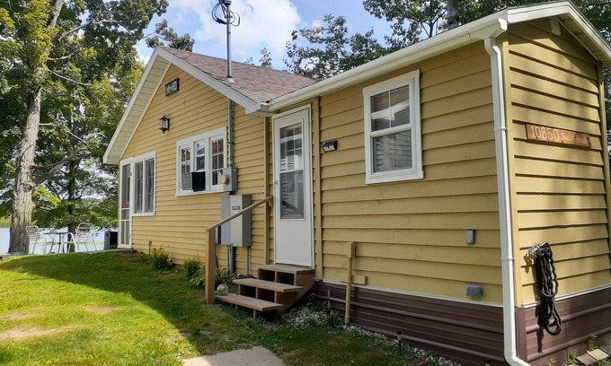 Broomfield Cabina | Amazing lakefront cabin with private beach, boat slip, kayaks, and pedal boat.