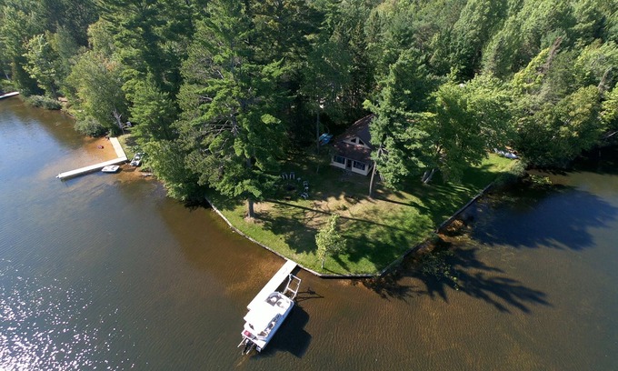 Rumely Casa | Cozy, Lakefront Cabin - Year Round Retreat!