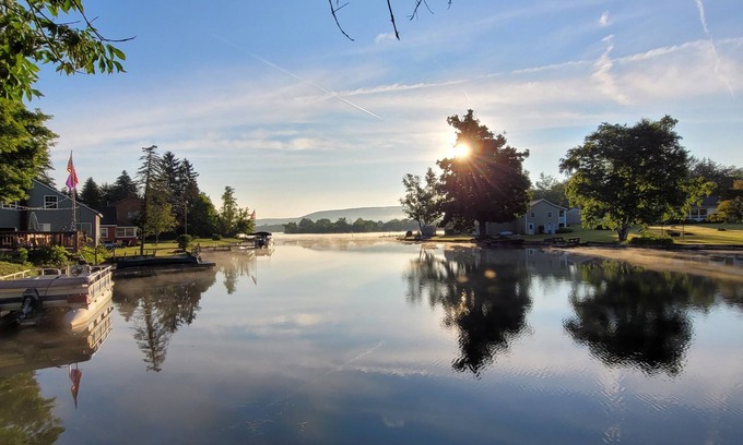 Homer Casa | Cozy Lakefront Cottage on Little York Lake