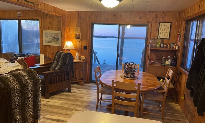 Big Bay Cabaña | Cozy Lakefront Cottage with spectacular views!