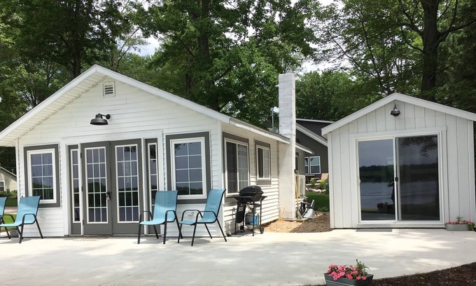 Rodney Cabaña | Cozy lakefront cottage