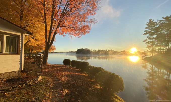 Frontenac Cabaña | Cozy Lakefront Getaway in South Frontenac, Rustic & Elegant, Highspeed Internet