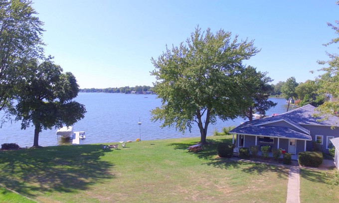 Colon Casa | Cozy Lakefront Getaway