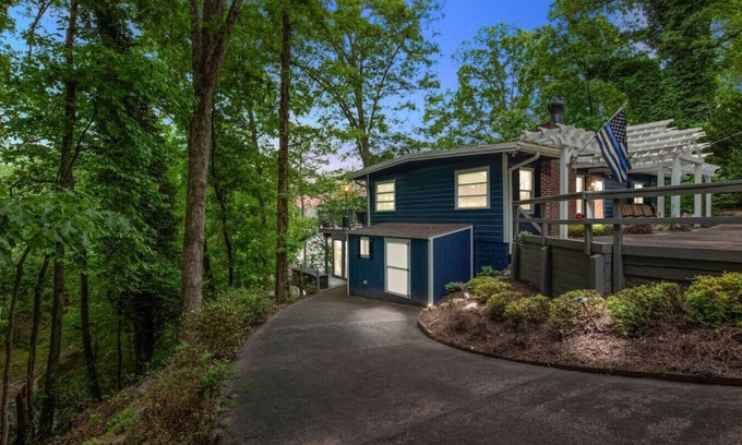 Gainesville Casa | Cozy Lakefront Home w/ Boat Dock