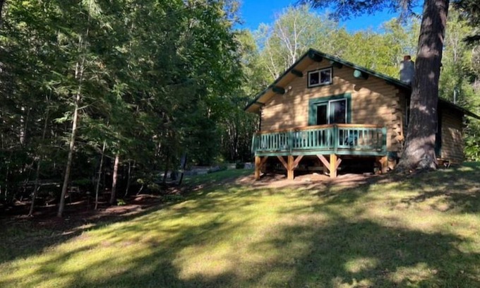 Sherman Station Cabina | Cozy Lakefront Log Cabin