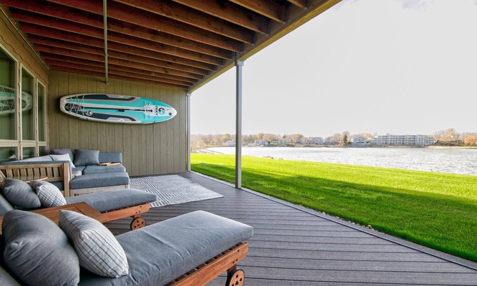 Arnolds Park Condominio | Cozy lakefront retreat, first level condo lakeside overlooking East Lake Okoboji