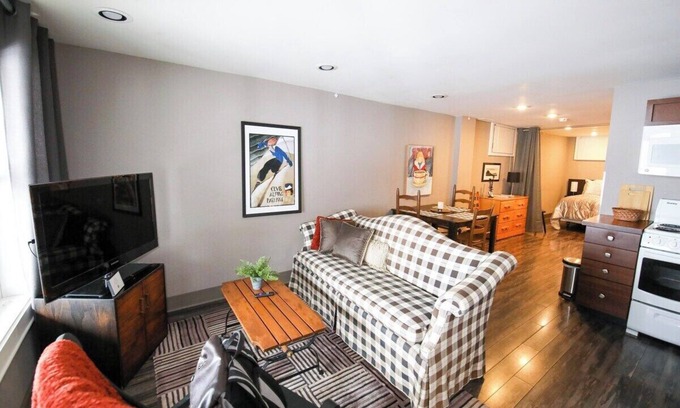 Schroon Lake Apartamento | Cozy Lakeside Apartment - 5 Min Walk to Downtown!