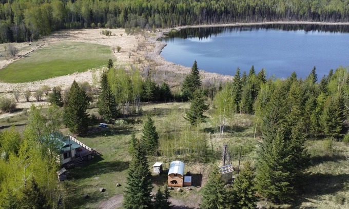 Canim Lake Cabina | Cozy Lakeside Cabin | Hiking, Fishing & Waterfalls | Stunning Views!