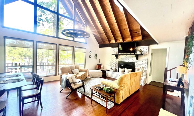 South Toledo Bend Cabina | Cozy Lakeside Cabin-South Toledo Bend -Skiers Cove- 3 bedrooms-Sleeps 8