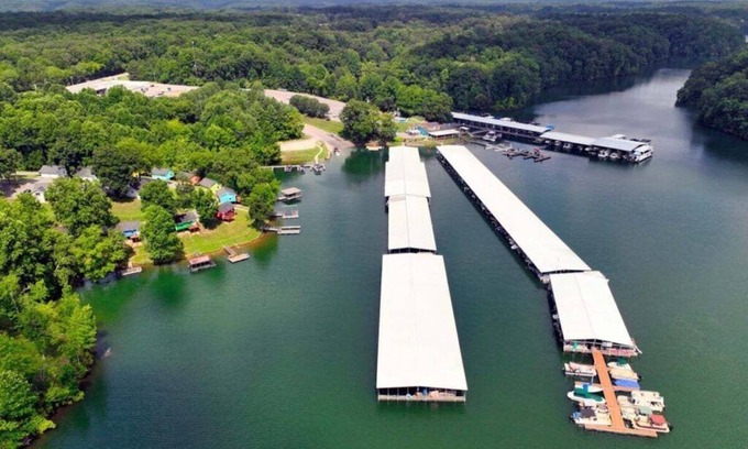 Winchester Cabina | Cozy, lakeside cabin on beautiful Tims Ford Lake