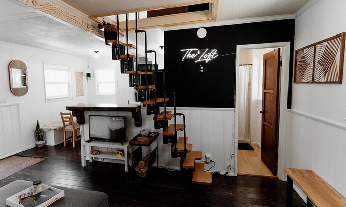 Fawnskin Cabina | Cozy Lakeside Cabin with Hot Tub