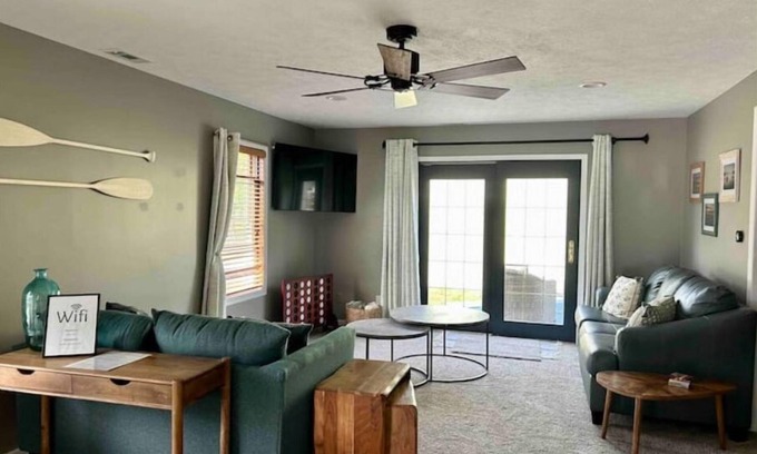 Council Bluffs Cabaña | Cozy Lakeside Cottage for Families and Fun Seekers. Game room - Large Soaker Tub