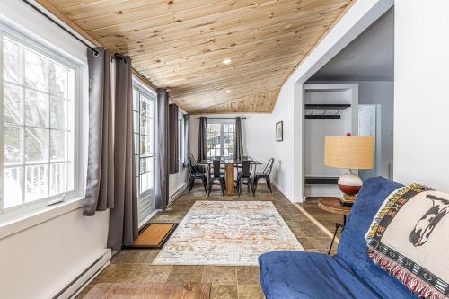 Val-des-Monts Chalet De Esquí | Cozy Lakeside Cottage