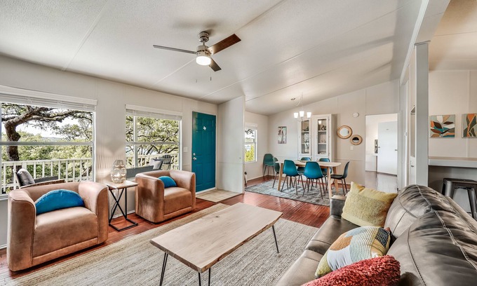 Lago Vista Cabaña | Cozy Lakeside Cottage w/ Lake Access