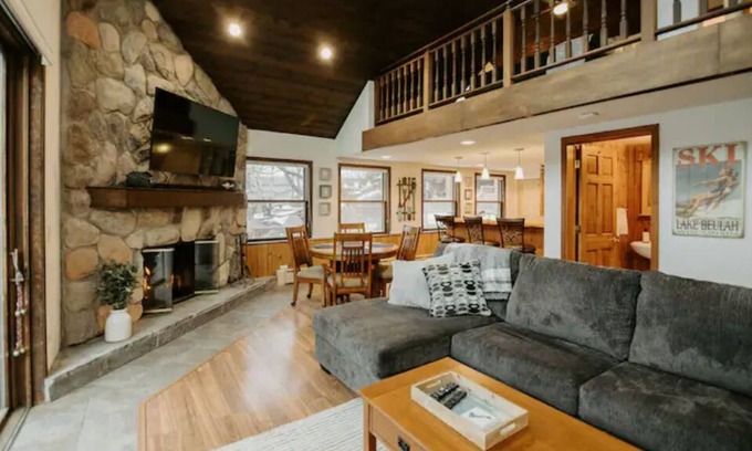 East Troy Casa | Cozy Lakeside Getaway