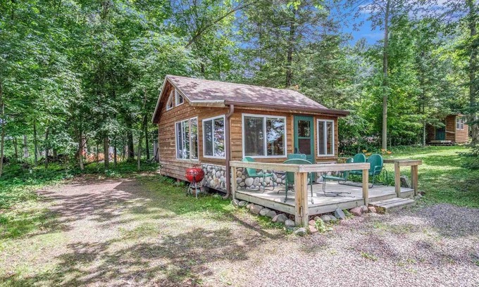 Birchwood Cabina | Acogedor refugio junto al lago Northwoods en un entorno tranquilo