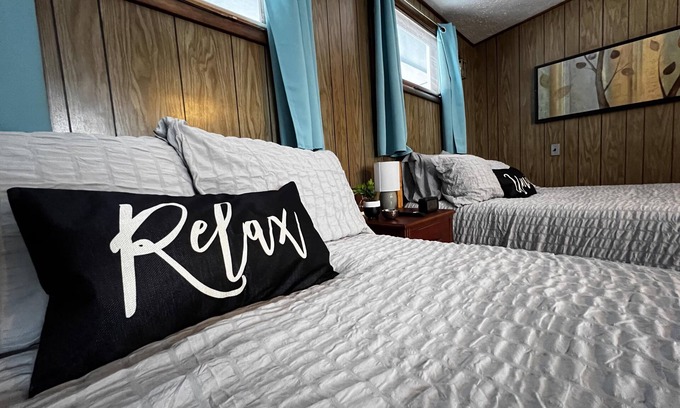 Paradise Apartamento | Cozy Lakeside Studio #4 Retreat on Lake Superior - Perfect for ORV!