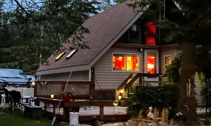 Beaconia Cabaña | Cozy Lakeview Cottage in Island Beach