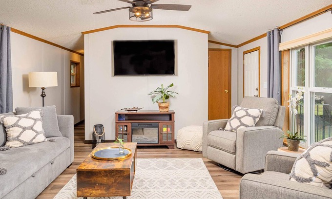 Lakewood Casa | Cozy Lakewood home on Snowmobile Trails