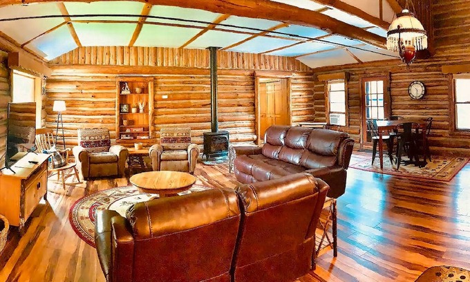 Lake George Cabina | Cozy Large Lakeside Cabin! Near West & Lake George