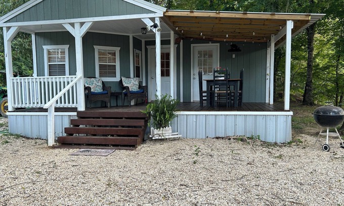 Lowndesboro Cabaña | Cozy Last Resort Cottage located on Gun Shute Island off the Alabama River.